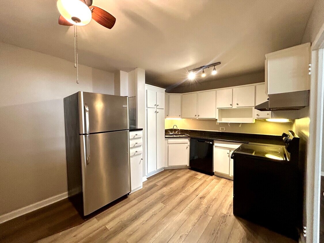 Continental Condos photo 32